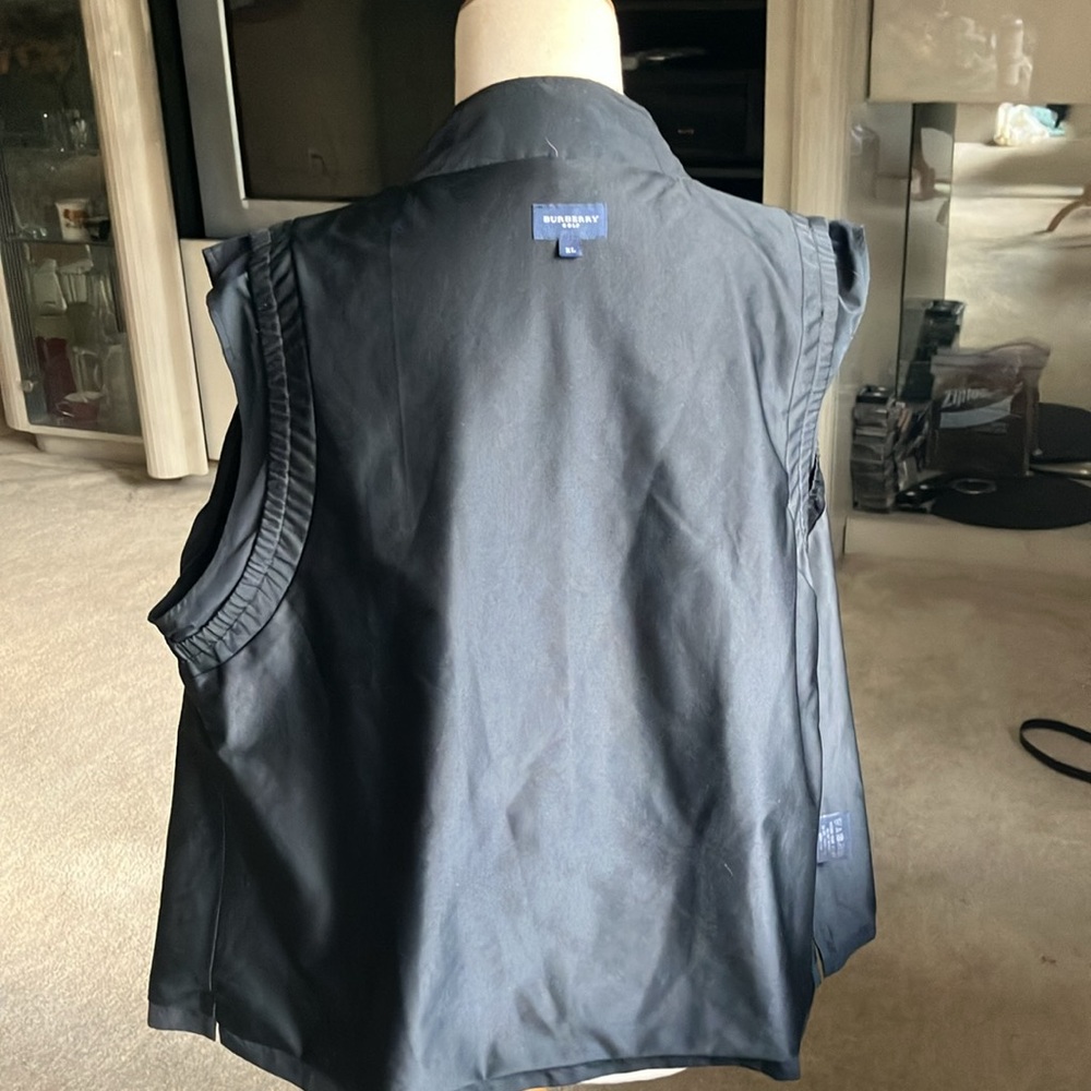 Burberry Women’s Golf Vest - Picture 10 of 10